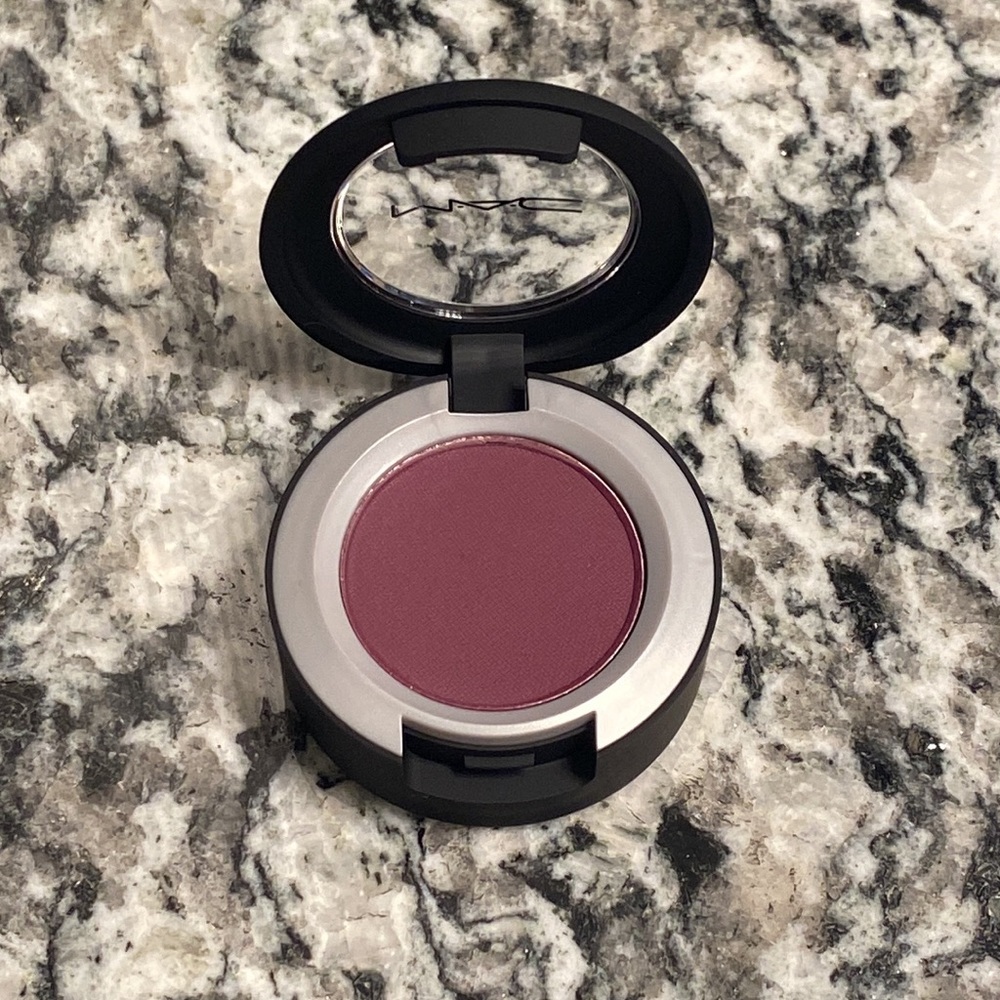 MAC Powder Kiss Soft Matte Eyeshadow P For Potent - Brand NEW